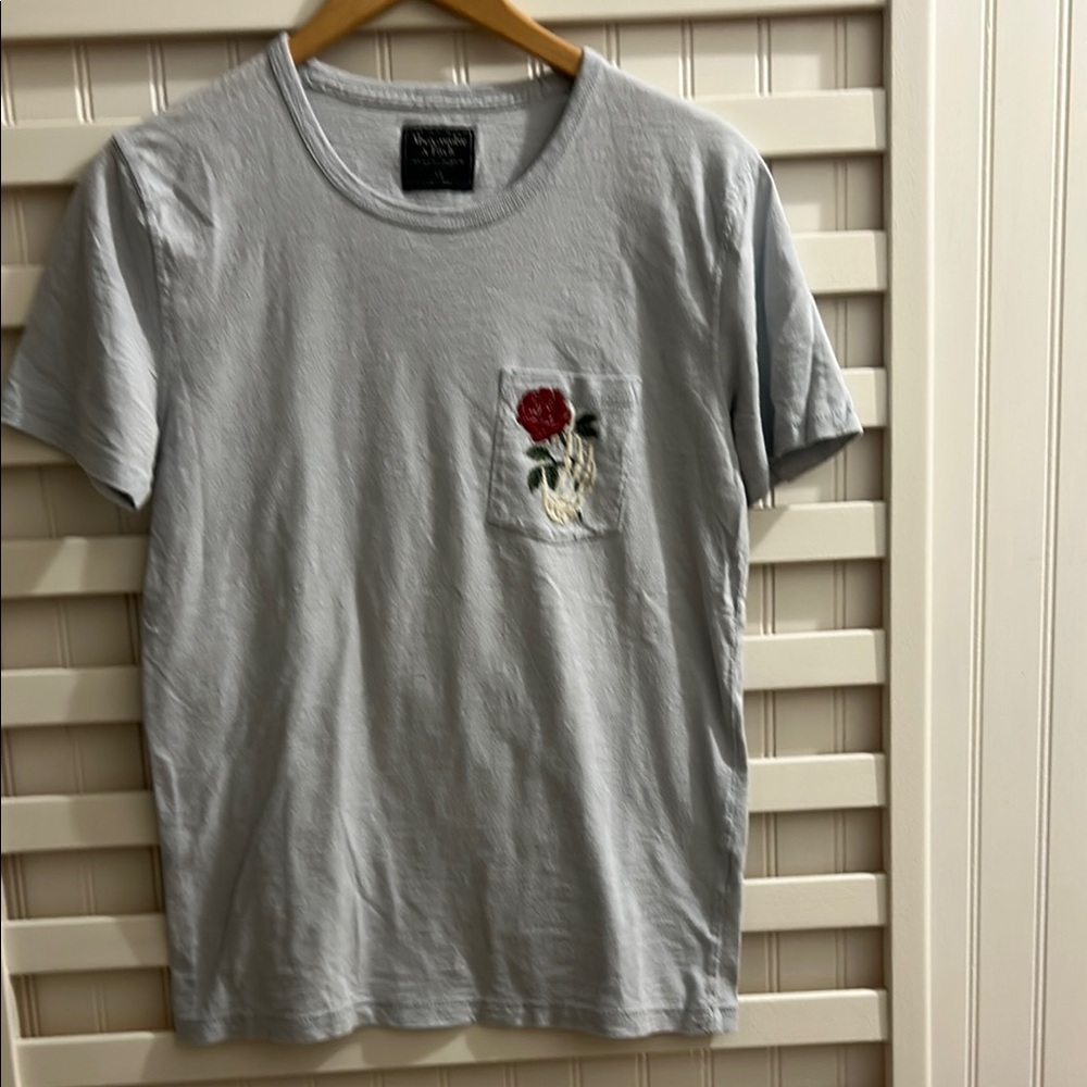 Abercrombie & Fitch Light Gray T-Shirt